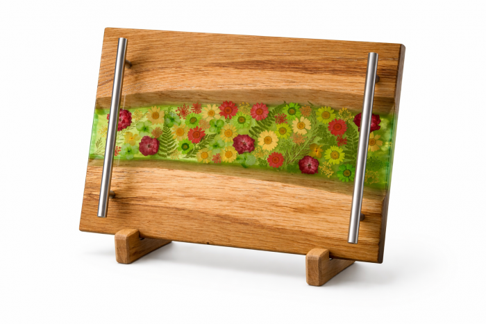 Einzigartiges Servierbrett mit echten Frühlingsblumen