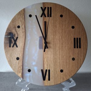 Wanduhr 34cm in Eichenholz " Rustikal -Ast "