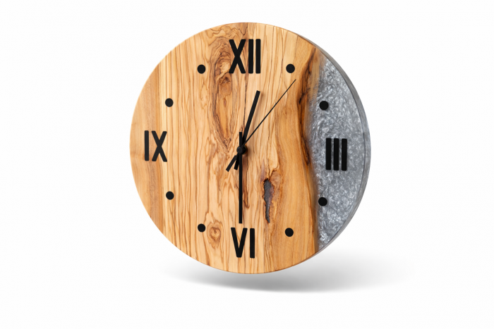 Wanduhr Ø 34 cm aus massivem Olivenholz & Epoxidharz in Schwarz und Weiß